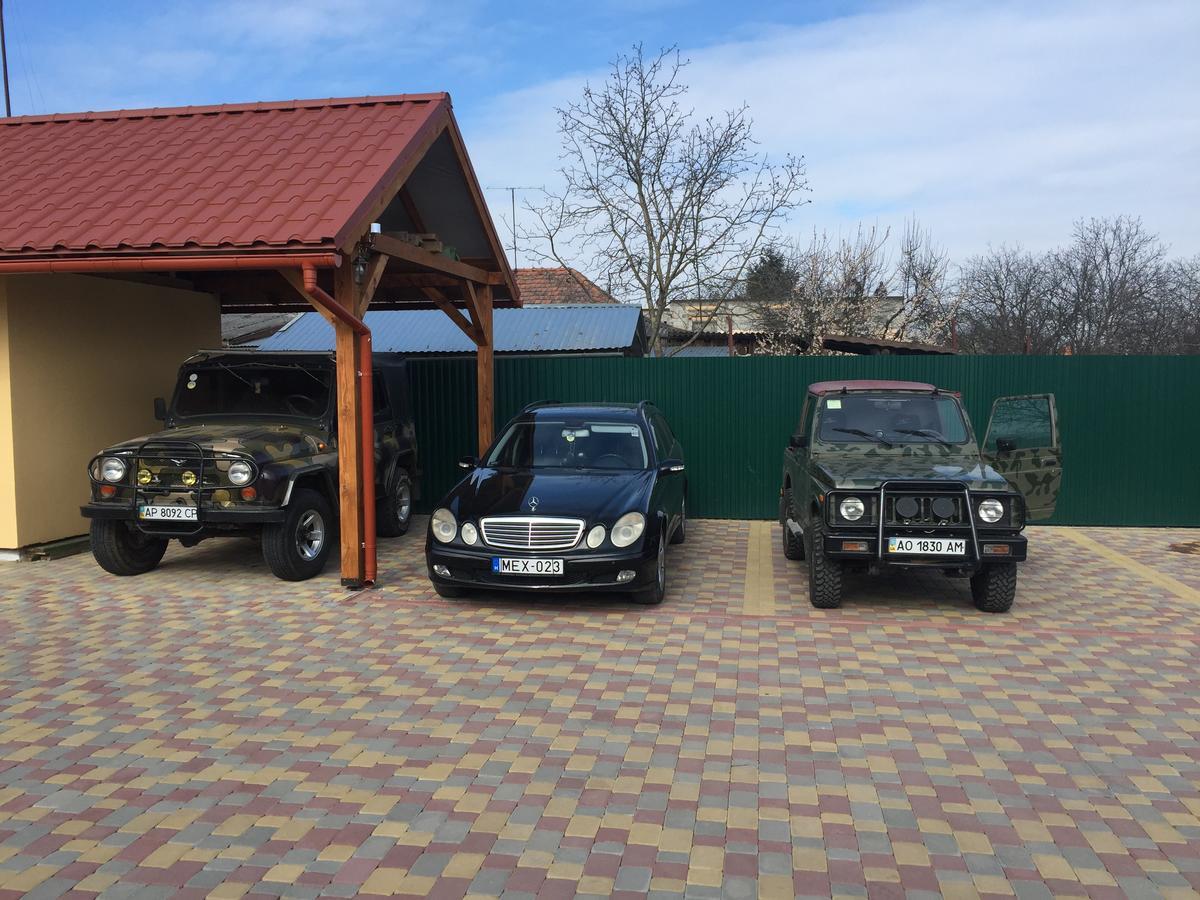 Міні Готель Вілла Вікторія Beregovo Exterior foto
