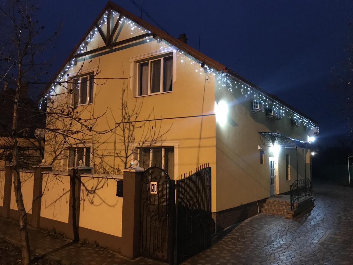 Міні Готель Вілла Вікторія Beregovo Exterior foto