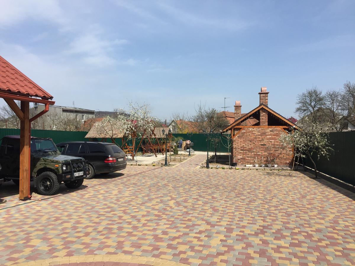 Міні Готель Вілла Вікторія Beregovo Exterior foto