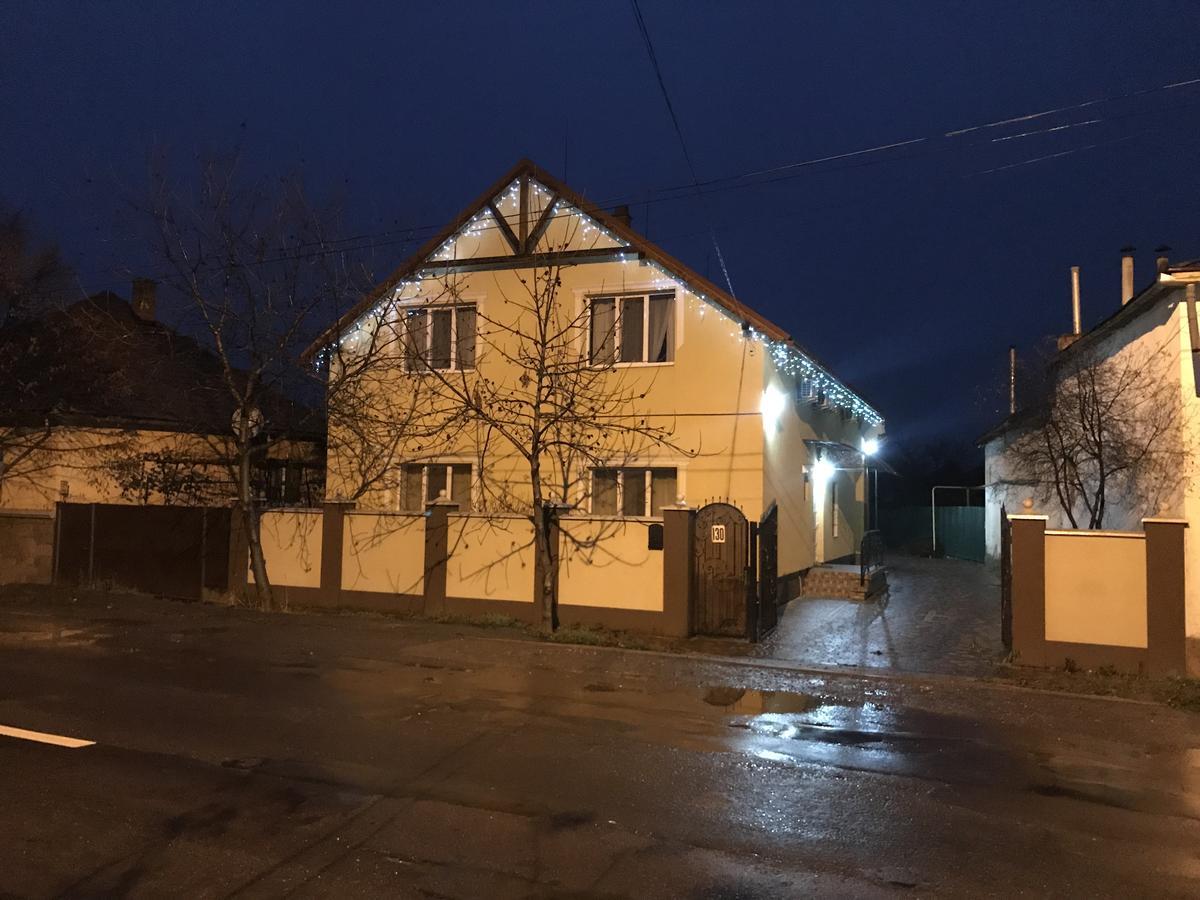 Міні Готель Вілла Вікторія Beregovo Exterior foto