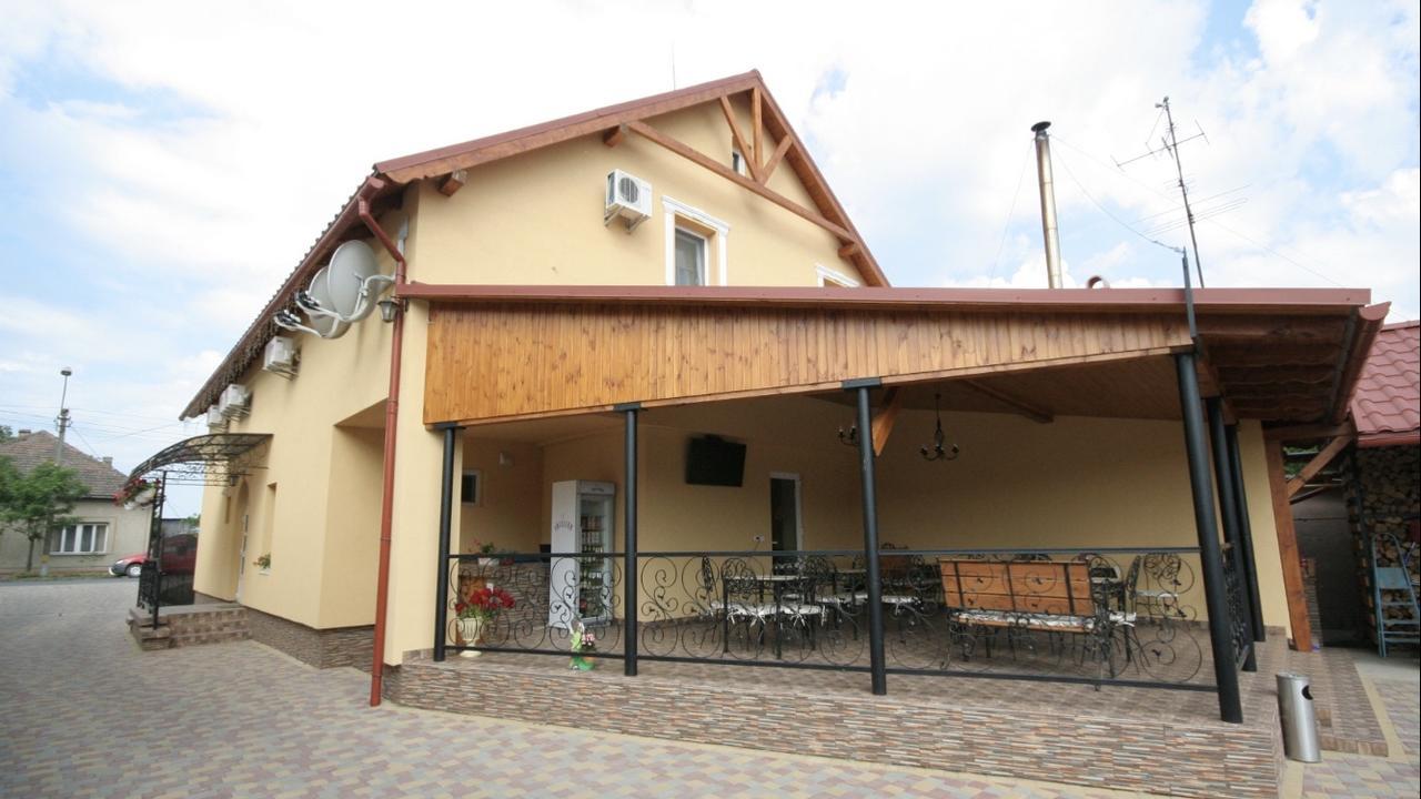 Міні Готель Вілла Вікторія Beregovo Exterior foto