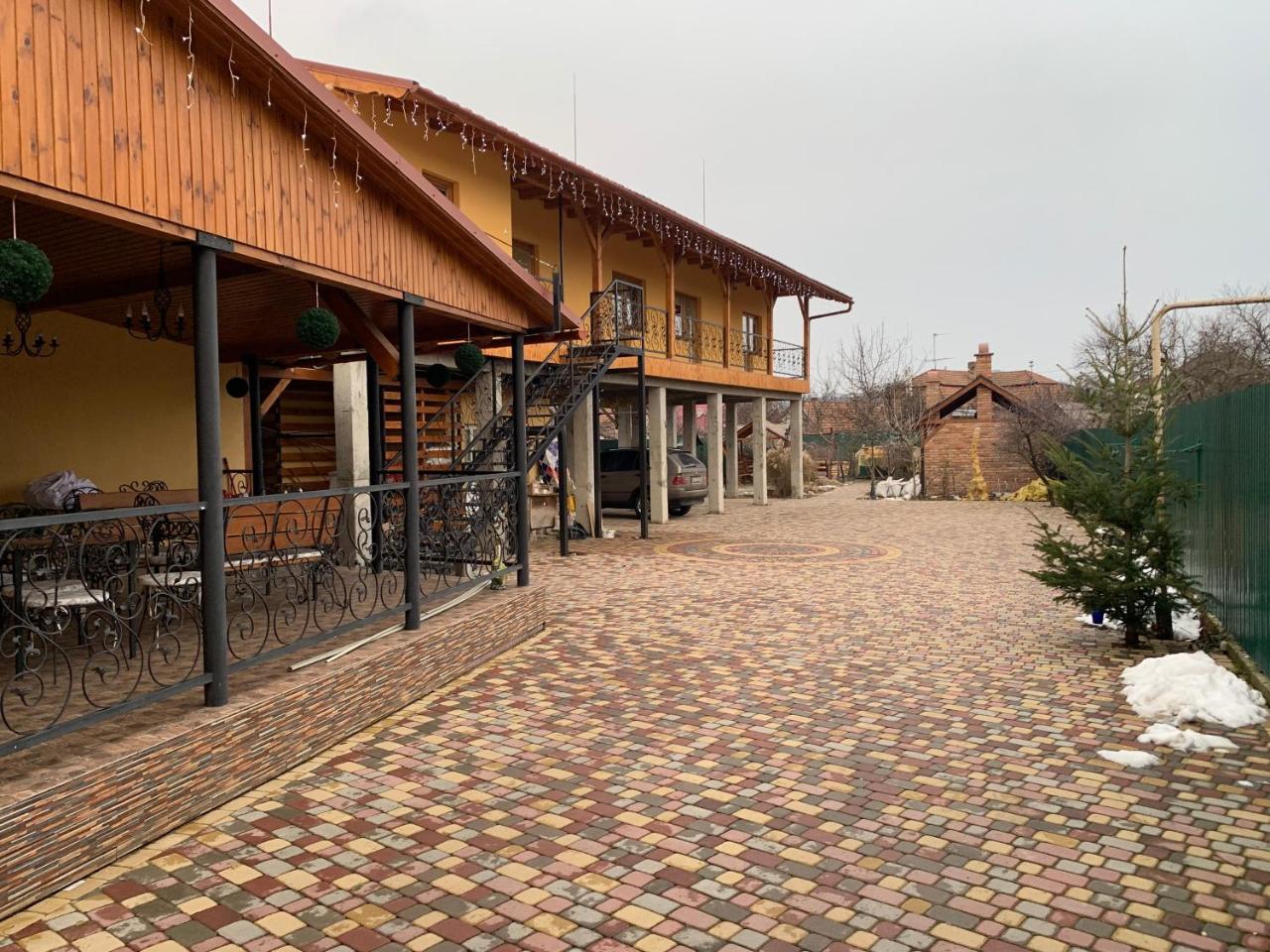 Міні Готель Вілла Вікторія Beregovo Exterior foto