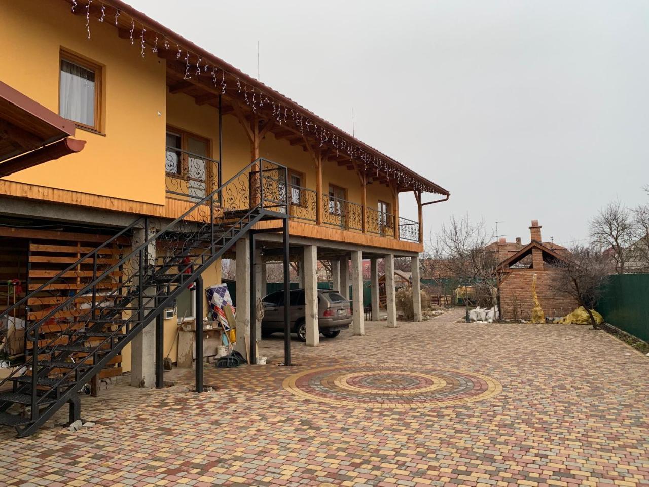Міні Готель Вілла Вікторія Beregovo Exterior foto