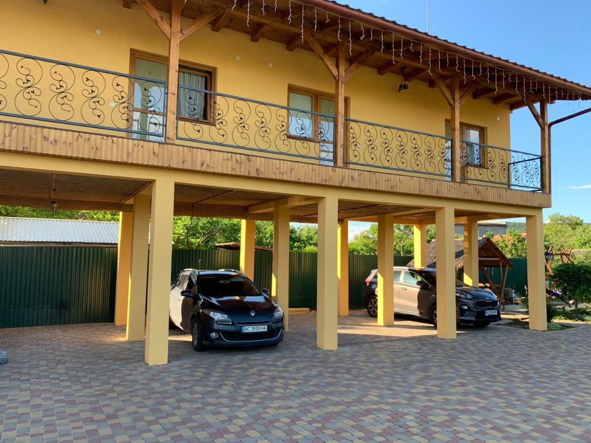 Міні Готель Вілла Вікторія Beregovo Exterior foto