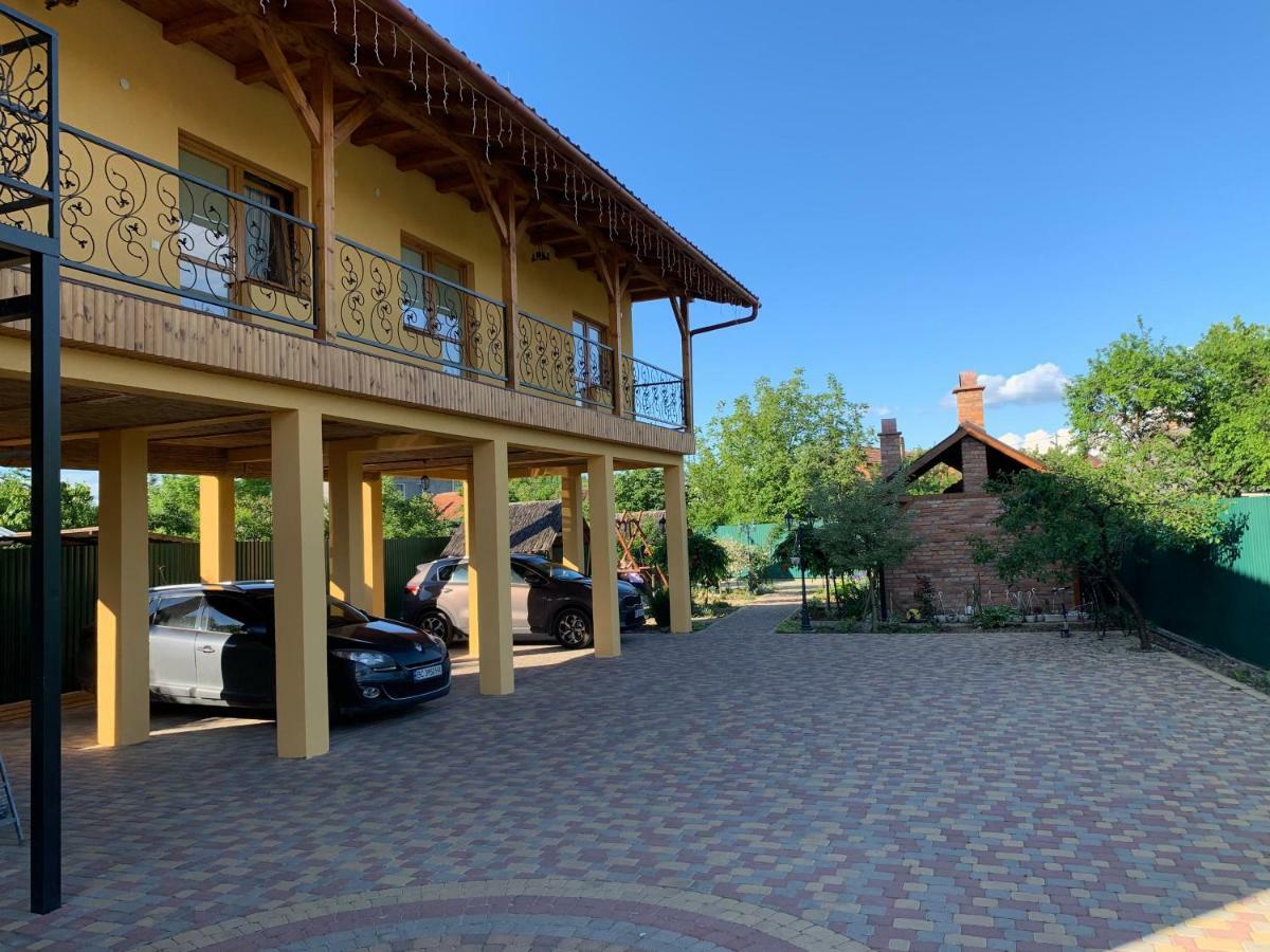 Міні Готель Вілла Вікторія Beregovo Exterior foto